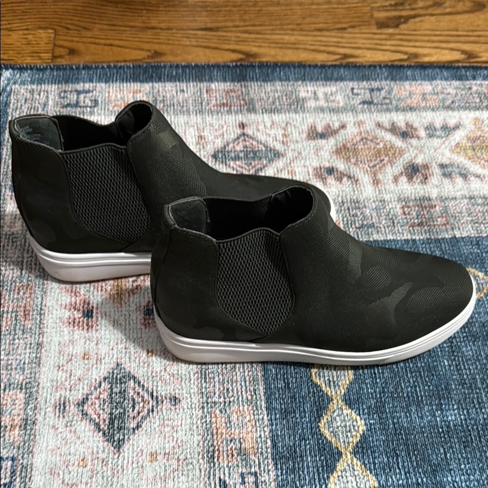 Steve Madden Camo Slip On Sneakers VGUC